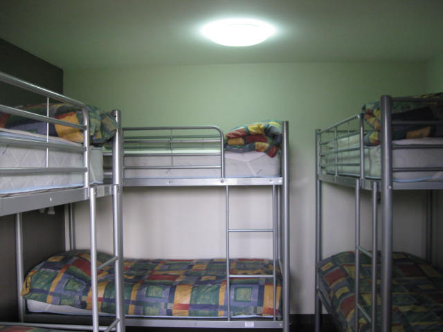 6 bunk bed dorm